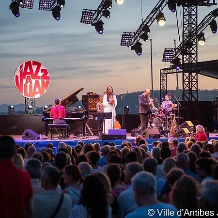 Apartment De Charme, 2p, Terrasse, Vue Mer, Clim, Garage *